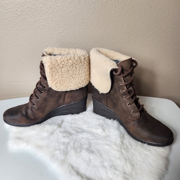 UGG Uptown Zea Brown Leather Shearling Wedge Boots-Size 9 - Picture 8 of 15